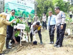 Peduli Kelestarian Alam di Masa Depan, Polda Jateng Tanam 11 Ribu Bibit Pohon di Ungaran