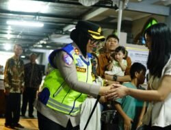 Kapolres Sragen Bersama Forkopimda Sapa dan Ucapkan Selamat Natal di Tengah Jemaat Gereja