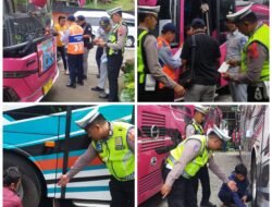 Satlantas Polres Karanganyar Gelar Rampcheck Kendaraan Wisata di Tawangmangu