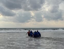 Ombak Besar Seret Wisatawan di Pantai Barat Pangandaran, Polisi Gerak Cepat Lakukan Pencarian, 1 Pelajar Hilang, 4 Selamat