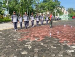 Wujudkan Linmas Yang Tangguh, Babinsa Kepatihan Wetan Gembleng Pelatihan Kedisiplinan