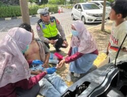 Aksi Cepat Petugas Posyan 519 A Polres Sragen, Pemudik Tersiram Air Radiator Panas Selamat Tertangani