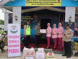 Bhayangkari Cabang Kendal Cek Pos Pam Exit Tol Kaliwungu, Beri Dukungan ke Petugas Ops Lilin Candi 2025