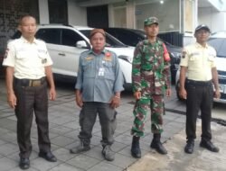 Jelang pergantian Tahun, Babinsa Keprabon Bersama Satlinmas Laksanakan Patroli, Yakinkan Situasi Tetap Aman Dan Kondusif