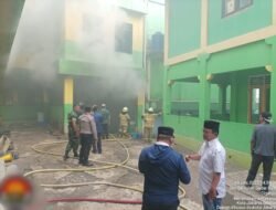 KEBAKARAN PESANTREN AL-MAWADAH JAGAKARSA: API MELAPAS, 13 SANTI DILARIKAN KE RUMAH SAKIT
