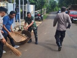 Jelang Natal, TNI-Polri Membantu Membersihkan Gereja Di Jepara