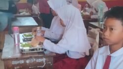 Siswa Siswi SDN 1 Kutawaringin Purwadadi Sambut Hangat Program MBG