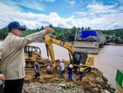 Percepatan Pemulihan Akses, Presiden Prabowo Tinjau Pengerjaan Jembatan Bailey Teupin Mane di Bireuen