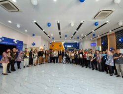 Rayakan HUT BRI ke-130 dengan Antusias, BRI Cabang Jakarta Daan Mogot Gelar Potong Tumpeng sebagai Simbol Kebersamaan