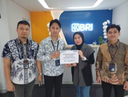 BRI KC Bandara Soetta Serahkan Manfaat Asuransi Jiwa BRILife kepada Nasabah Pinjaman