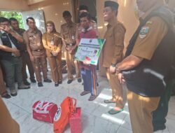 Bupati Pesisir Barat Serahkan Bantuan untuk Korban Kebakaran di Pekon Pemerihan