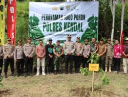 Polres Kendal Gelar Aksi Tanam 1.000 Pohon di Desa Tunggulsari